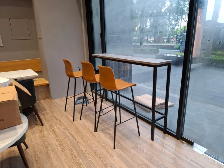 坐高75 靠窗用餐區