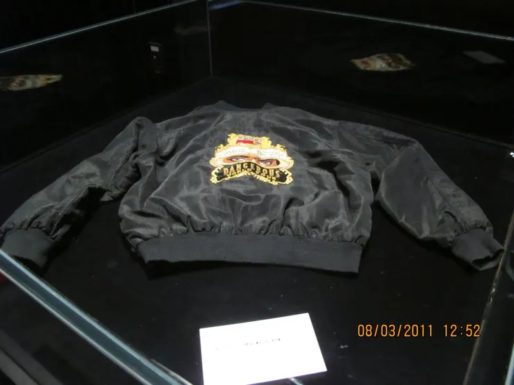 這是其中一樣「珍品」--《Dangerous》 tour的外套。