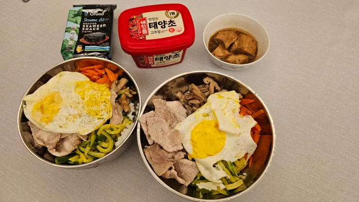 前幾天晚餐儒儒做韓式拌飯!儒儒做的韓式拌飯最厲害最好吃了!