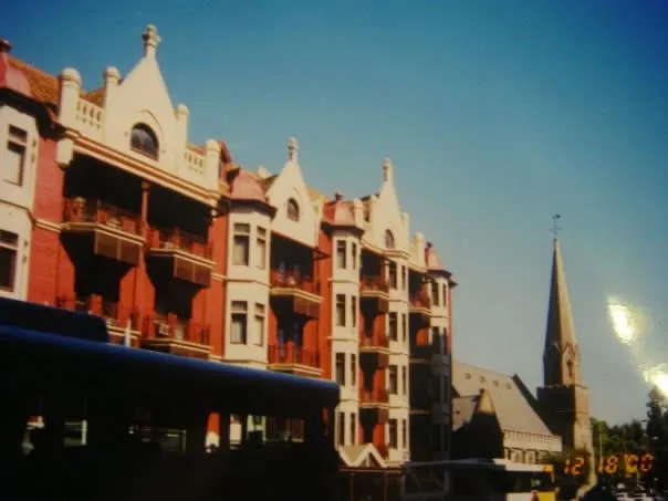 阿德雷德/Australia/我背著背包坐著跨夜的灰狗巴士來到這裡時，還去了一個有名的圖書館吹冷氣