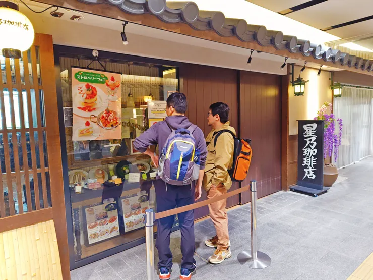 開店前就到店排隊