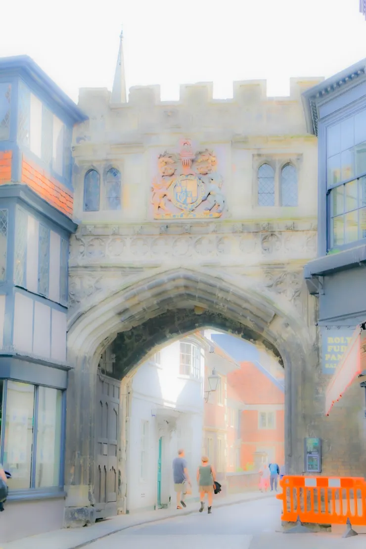 市區內的古城門