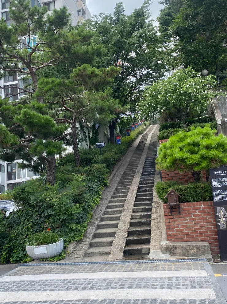 第一教堂旁三一運動的階梯