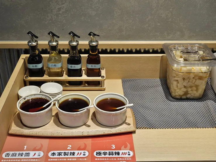 我沒嘗過辣椒,但我看評論據說不辣,幸好我沒有試XD
