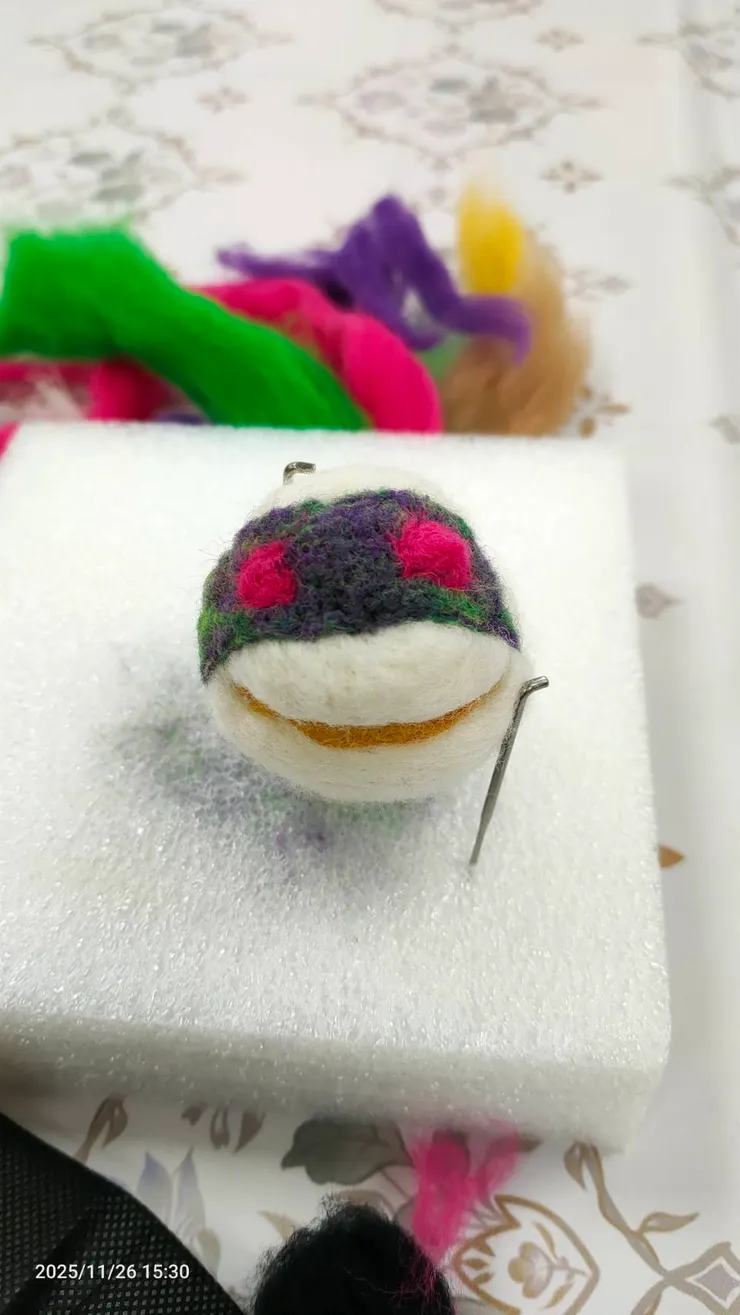 直立胡蘿蔔創作成蒙面鯊魚