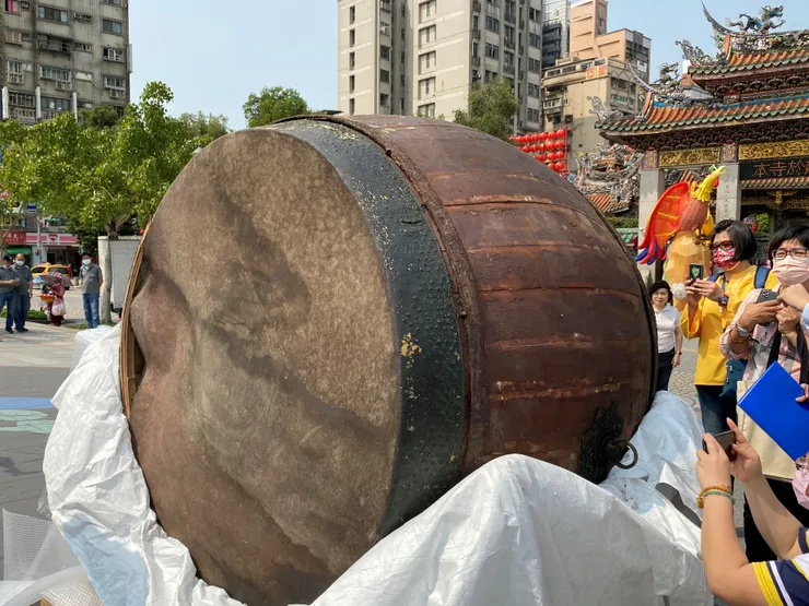 以細小竹釘接合鼓皮與鼓身