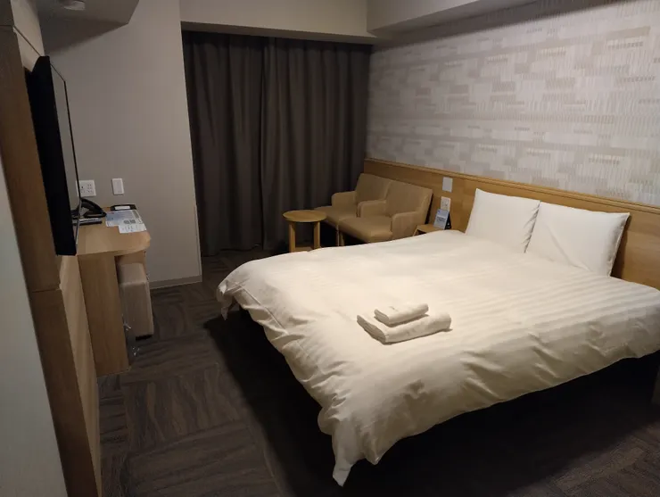 房間空間不小而且整齊