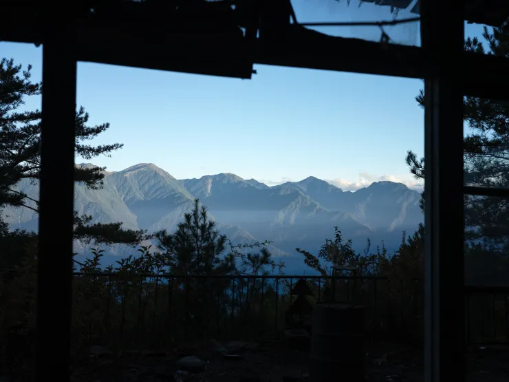 舊人倫工作站辦公廳展望東郡山彙