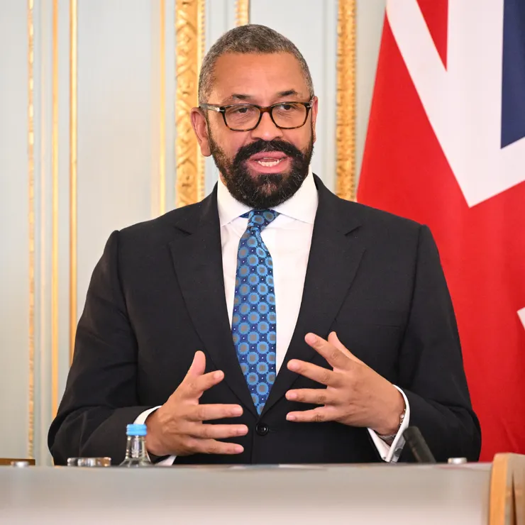 新官上任三把火，詹姆士·斯賓塞·柯維立（James Spencer Cleverly ），今年十一月才接手內政大臣，便大肆改革。