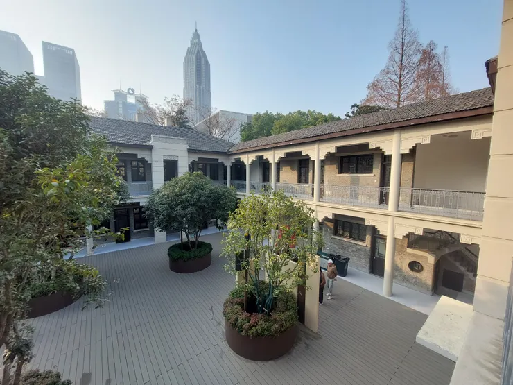 總統府內的主計處辦公樓，有中國近代百年歷史的概述。