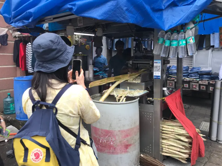 路邊攤現榨甘蔗汁! 好喝有加金桔,差點要來第2杯