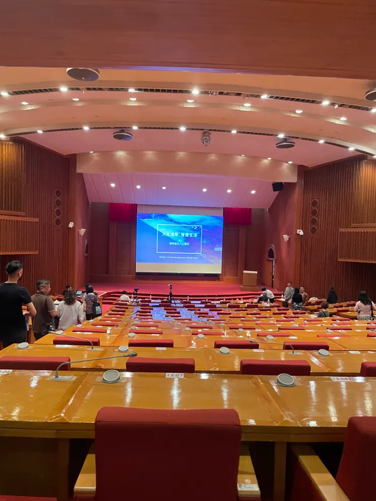 準備入座的會場