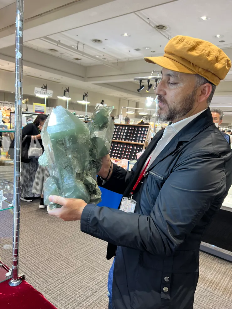 獨自一人在日本經營礦石生意的巴基斯坦商人與巴基斯坦喜馬水晶