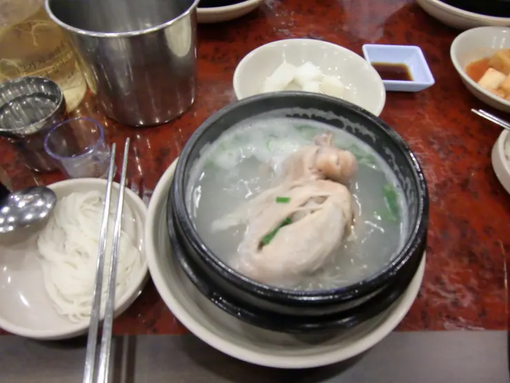 人蔘雞、百歲酒、長壽麵線