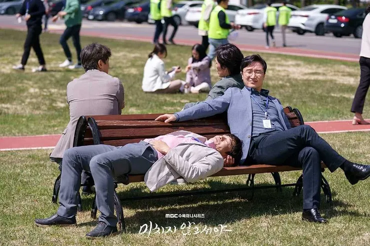 超喜歡看這群同期同事聚一起的感覺。圖片cr ig：mbcdrama_now