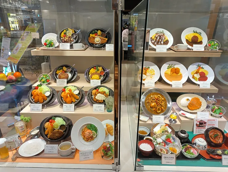 櫥窗的餐點模型