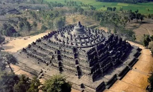 世界文化遺產-婆羅浮屠空拍圖(翻攝網路)