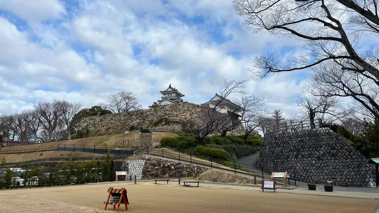 重建的城並不大,但是是在高處。