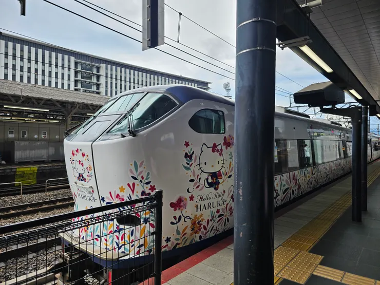 這次搭乘Hello Kitty的關空特快列車「HARUKA」回機場