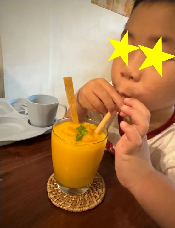 兒子喝的超開心，很快見底。