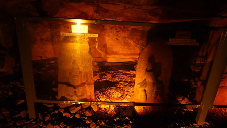 洞內關於過去在地信仰的介紹