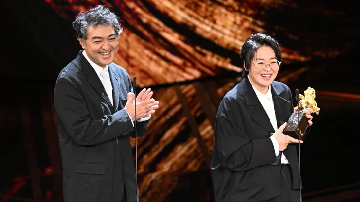 《石門》於第六十屆金馬獎獲「最佳劇情長片」。（左：大塚龍治，右：黃驥）／台北金馬執行委員會提供