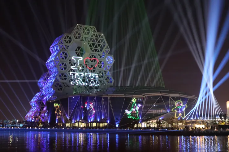 我愛高雄，大家揮揮手