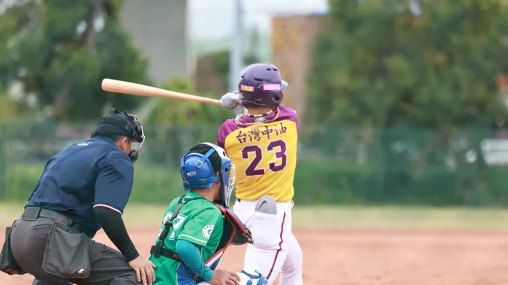 開南打線火力平均,王維辰擊出二壘安打