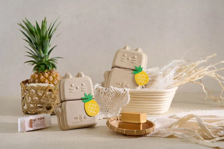 結合民雄舊地名「打貓」,推出「財運旺旺萊禮盒」,盒裝用 50% 鳳梨葉纖維與 50% 再生紙漿製成。(圖片來源:旺萊山臉書)