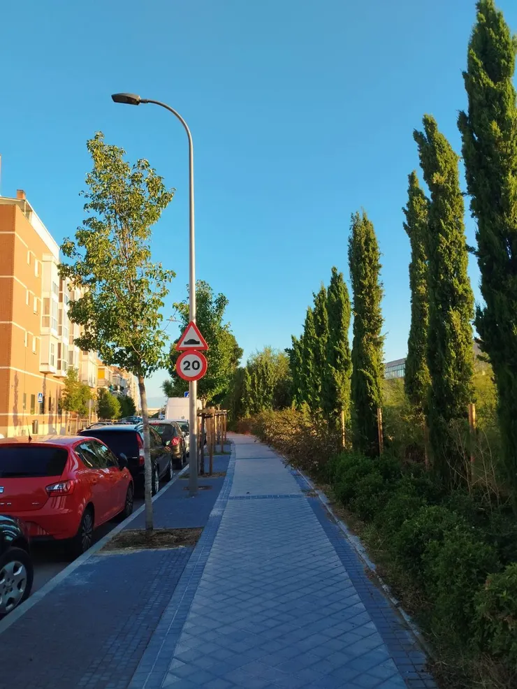 正值夏天，早晨的馬德里天空一片湛藍、陽光明媚