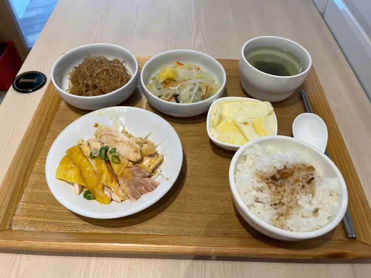 好像是招牌油雞飯？