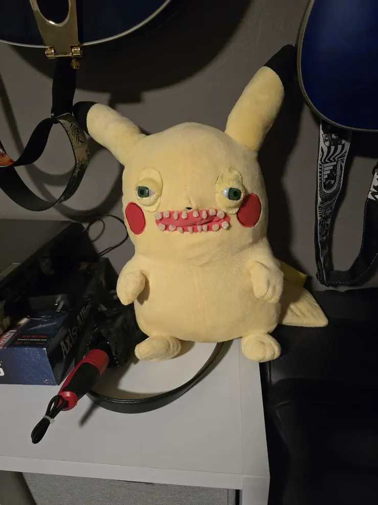 這隻皮卡丘在半夜真的會嚇死人🤣