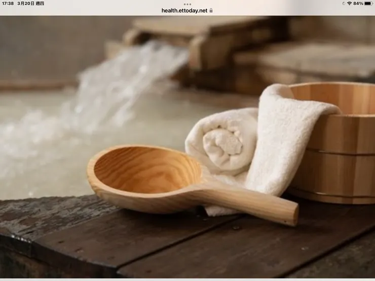 圖二：泡湯的一幕