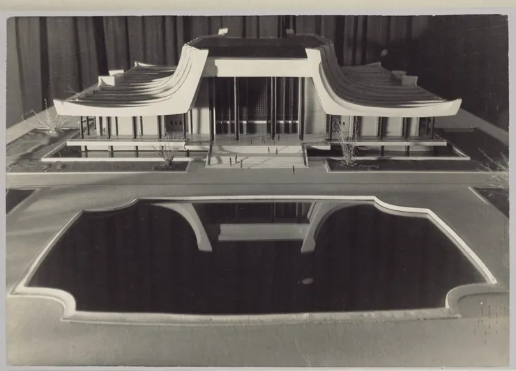 王大閎的設計提案圖中，屋頂接近八角型，類似唐宋官式烏紗帽，採西方古典建築方式，以高點的山牆做為主要入口，讓單一高聳揚升表彰其紀念性（圖片來源：王大閎建築研究與保存學會）