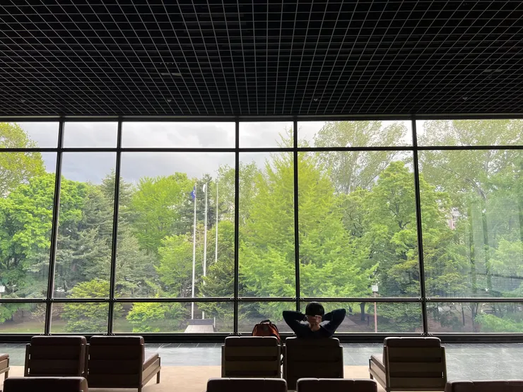 北海道近代美術館 2 樓無敵窗景