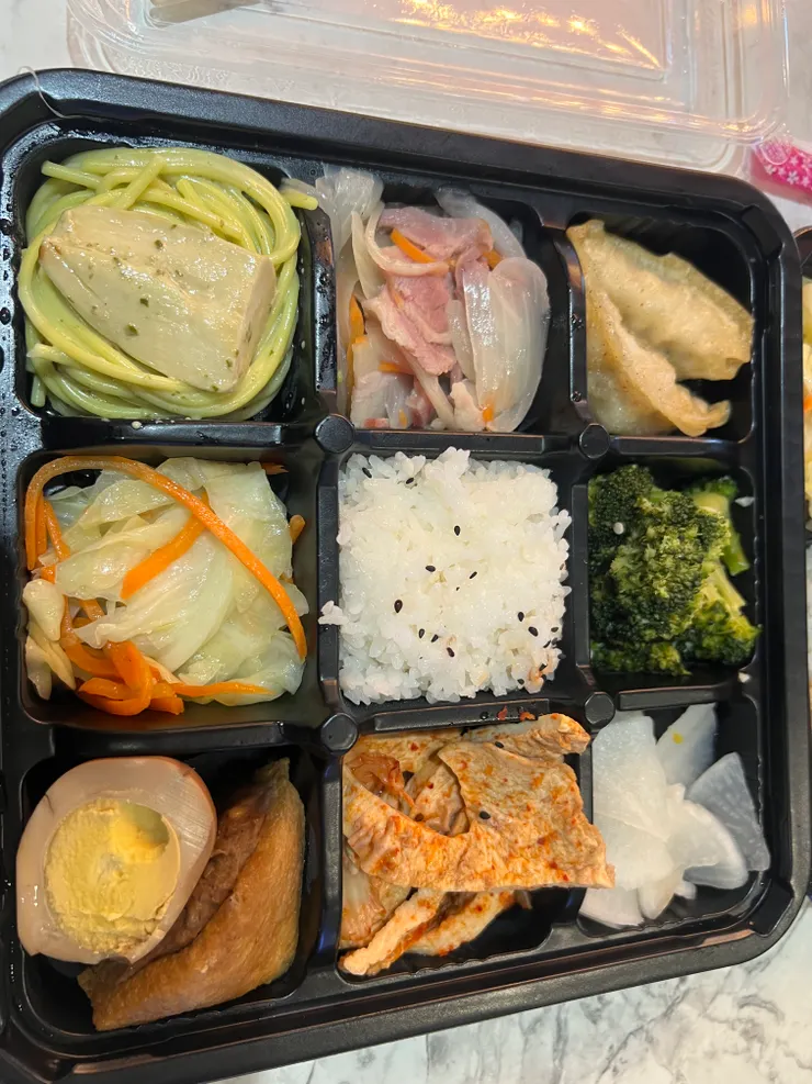 九宮格燒肉便當100元