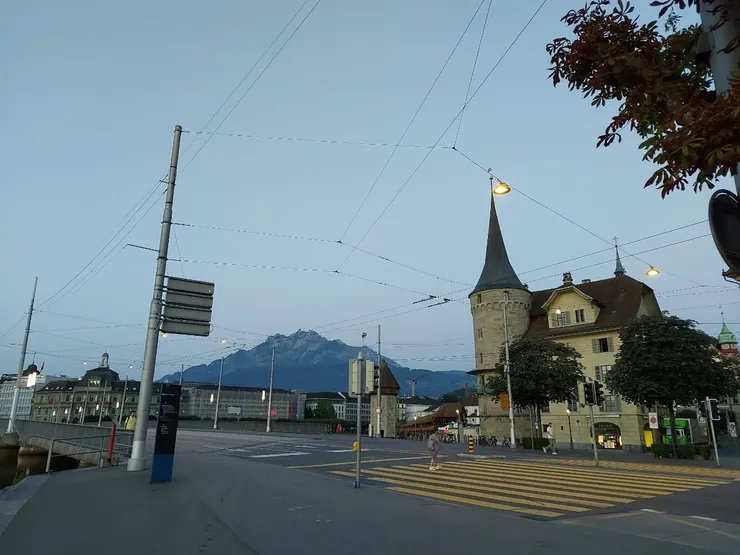 清晨的街景一隅