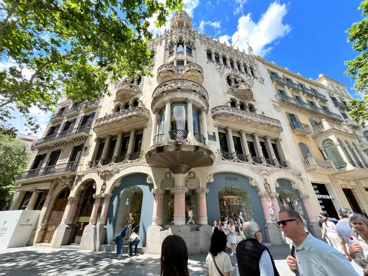 莫雷拉之家和音樂宮、聖十字保羅醫院同設計師