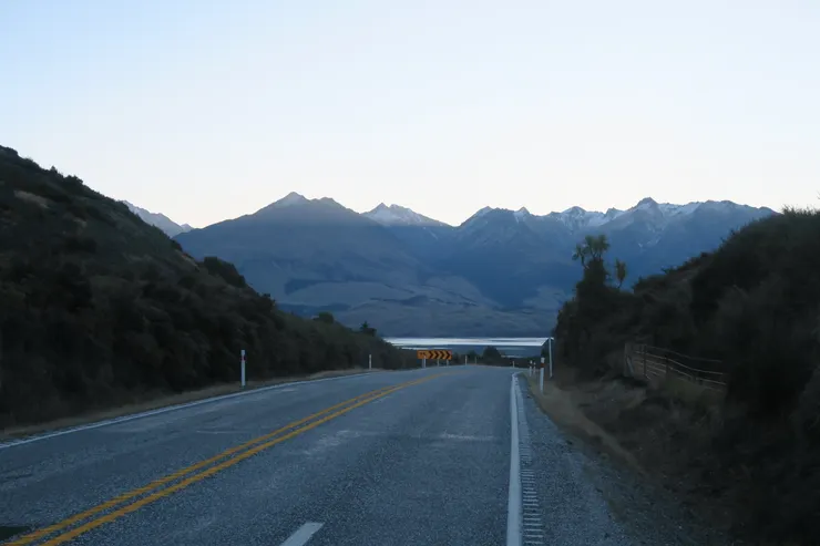 Lake Wanaka(瓦納卡湖)，背後的山頭也很美