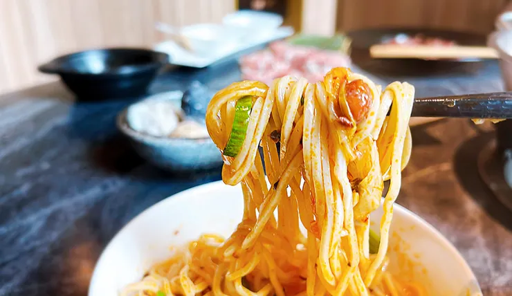 桃園青埔美食【怎麻辣頂級鴛鴦火鍋】麻辣鍋推薦