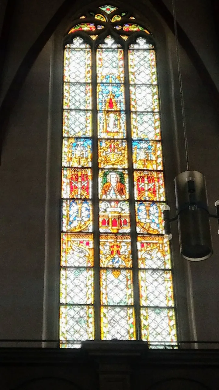 彩繪玻璃上的巴哈