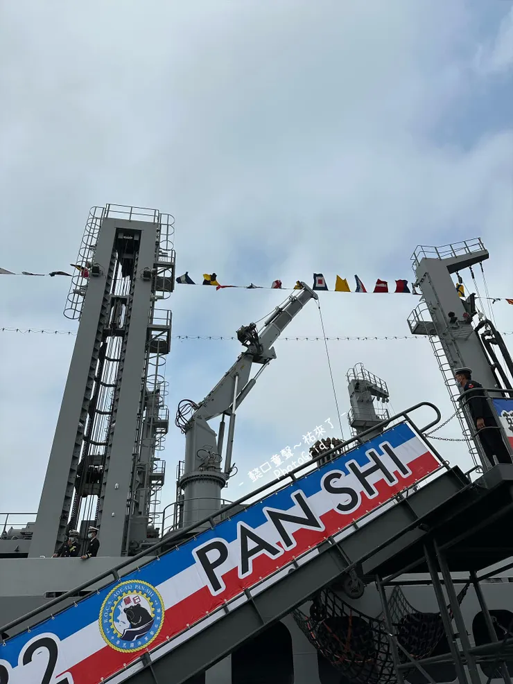 軍艦當然沒有電梯，只有階梯。行動有礙者真的有礙。