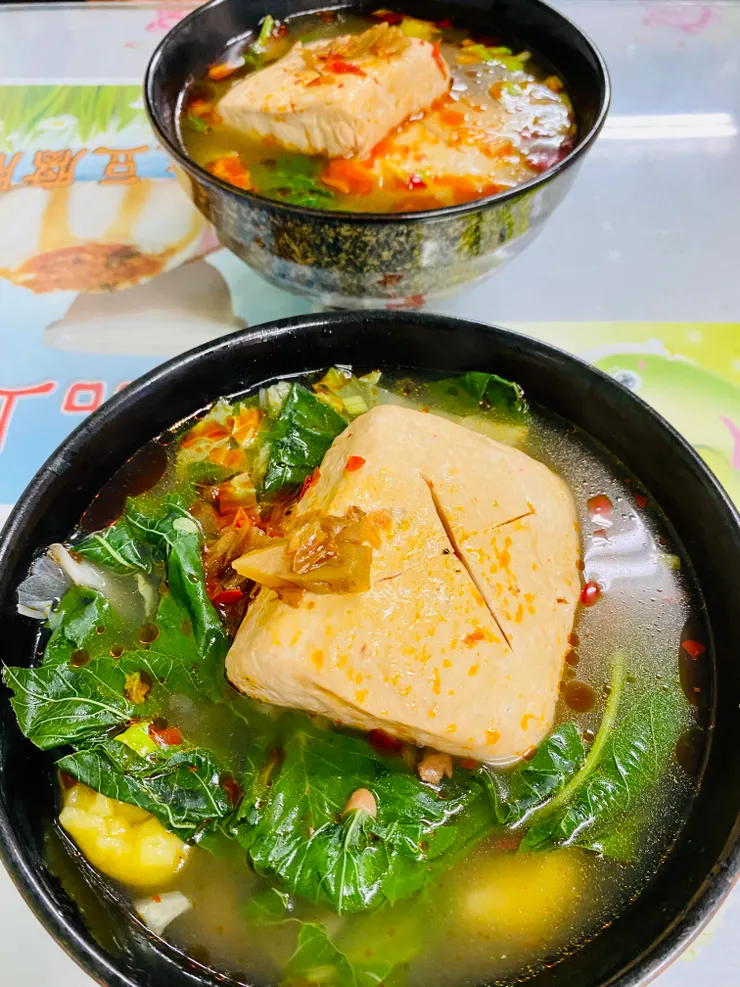 我和Jen一起吃的素食臭豆腐麵疙瘩