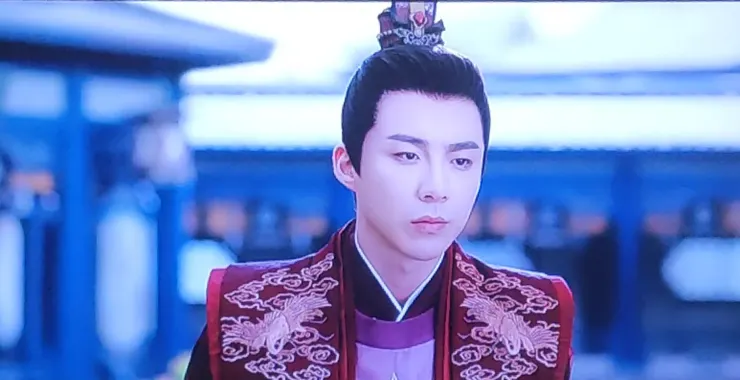 劉宇寧確實不適合頭髮都梳起來的髮型。圖片來源：Netflix安樂傳截圖