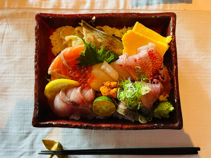 中午吃一頓好的，瞬間有種『小型財富自由』的錯覺