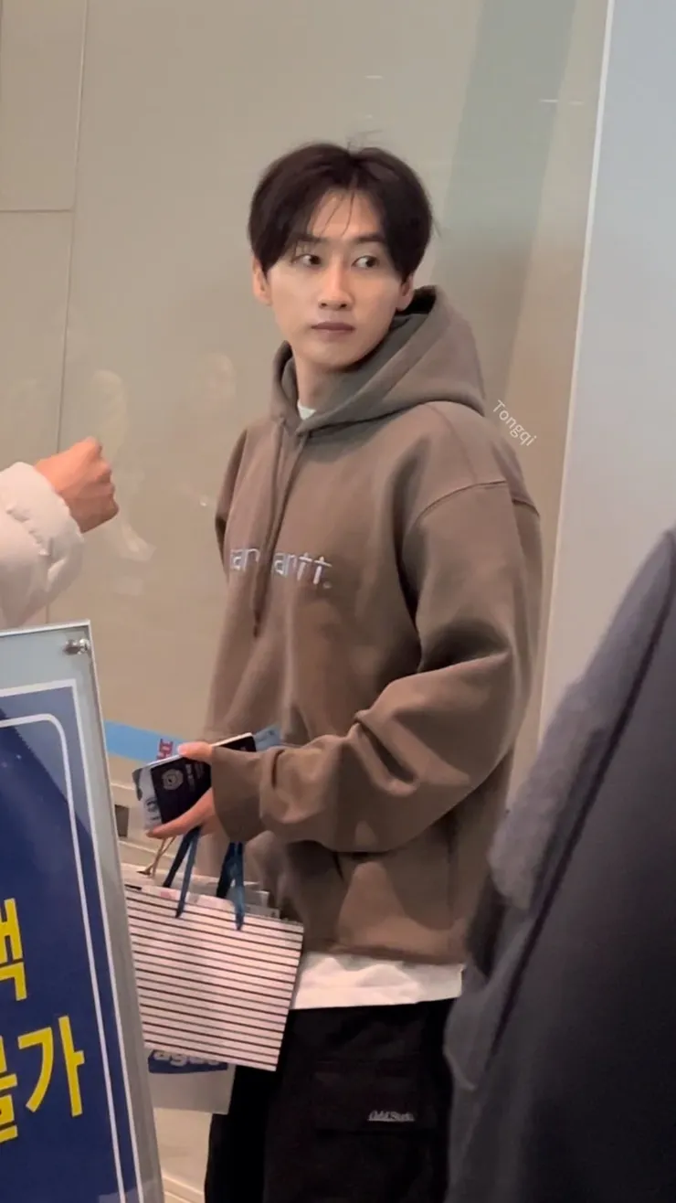 1111這天拿滿禮物的李赫宰