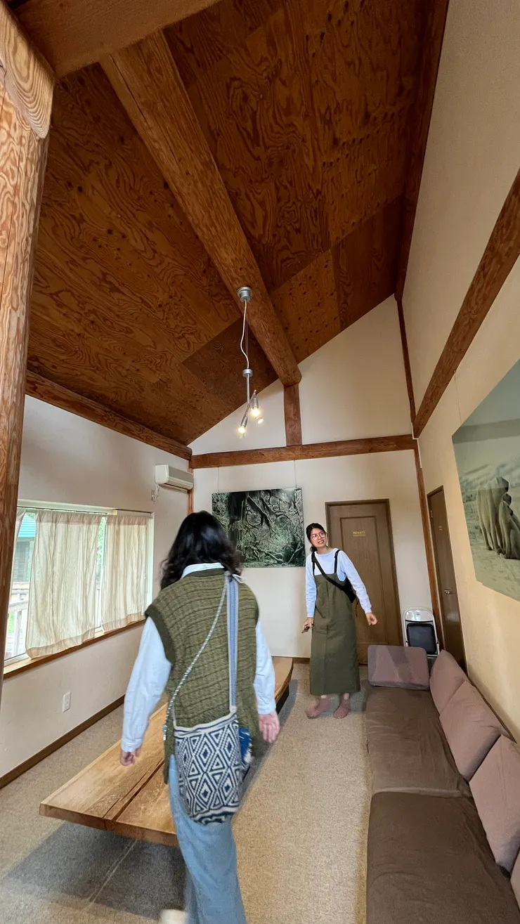 可以舒服地坐5~6人。