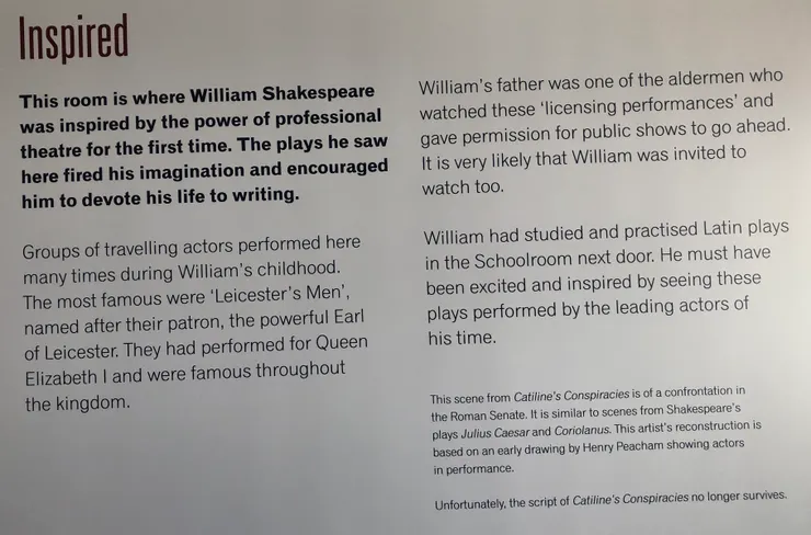 牆上的圖片字清莎翁曾在此處習拉丁文及觀看戲劇