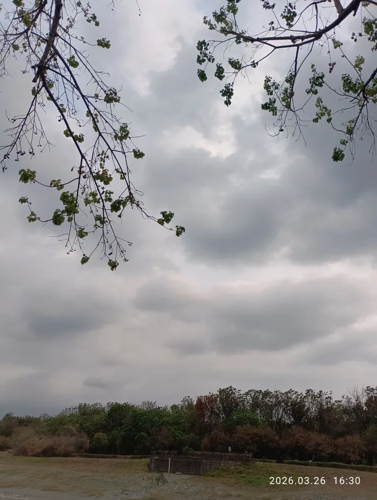 重雲無雨（語）人間憾，皆自拍攝