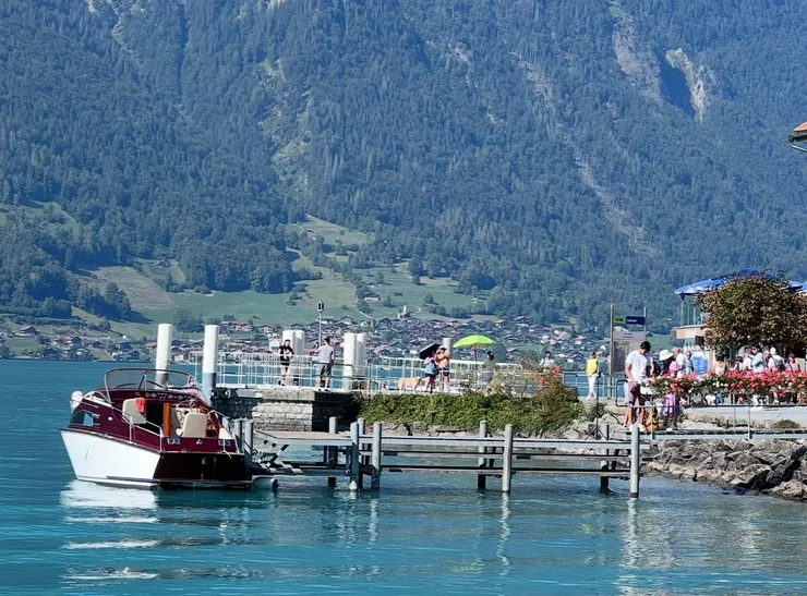 遊艇一直沒有開走